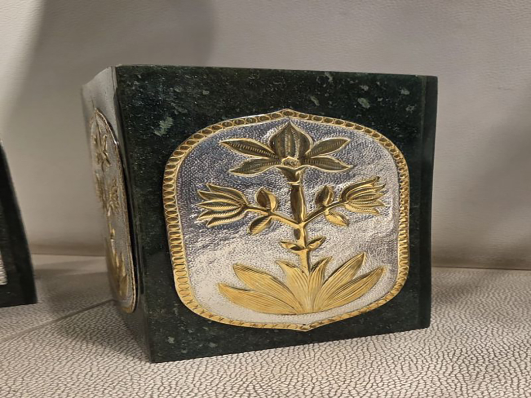 Green Aventurine Aventurine Rectangular Flower Vase Dual Tone